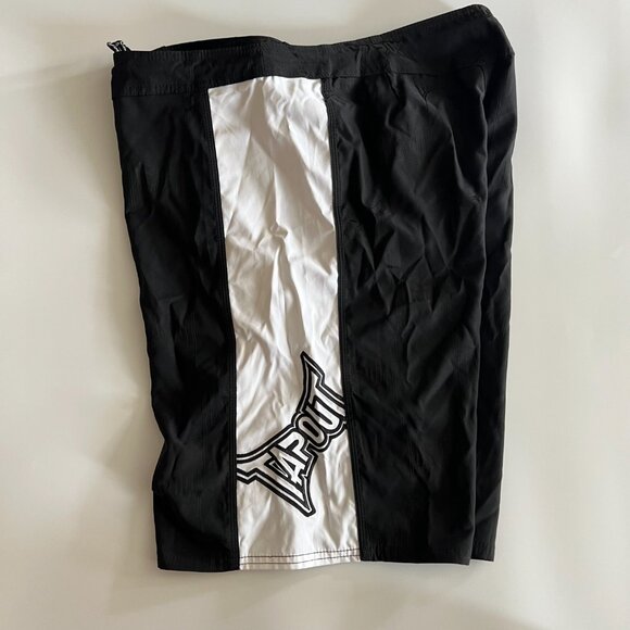 Mens 38 Tapout MMA Board Shorts Black and White y2k - Picture 6 of 7